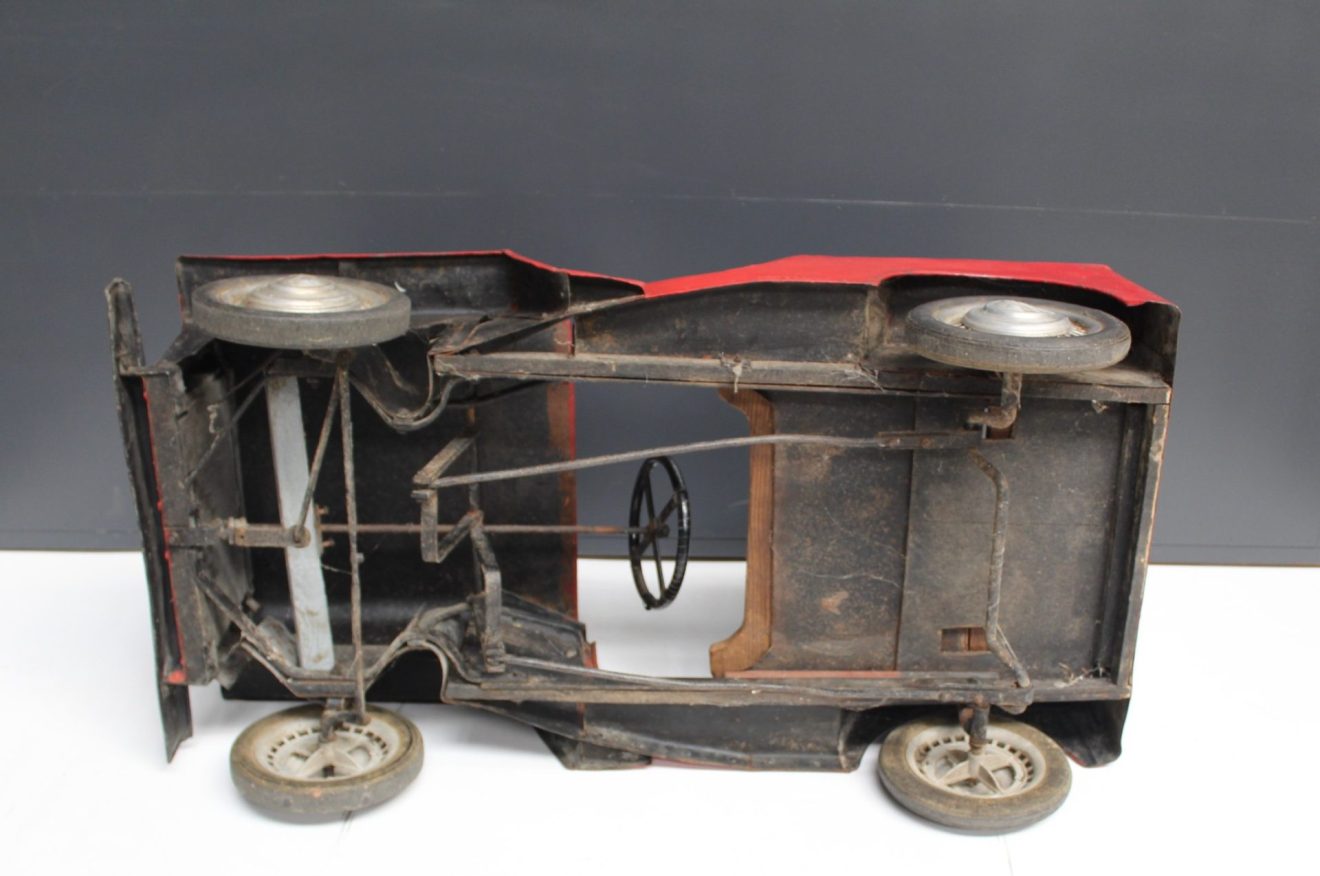 Voiture à pédale 1930 Jouet ancien
