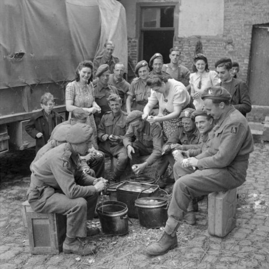 British Army food container -1939 - Image 8