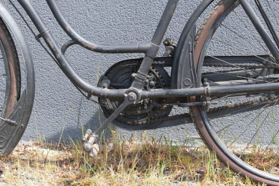 "Blingham" WOMEN'S BICYCLE -1930 - Image 2